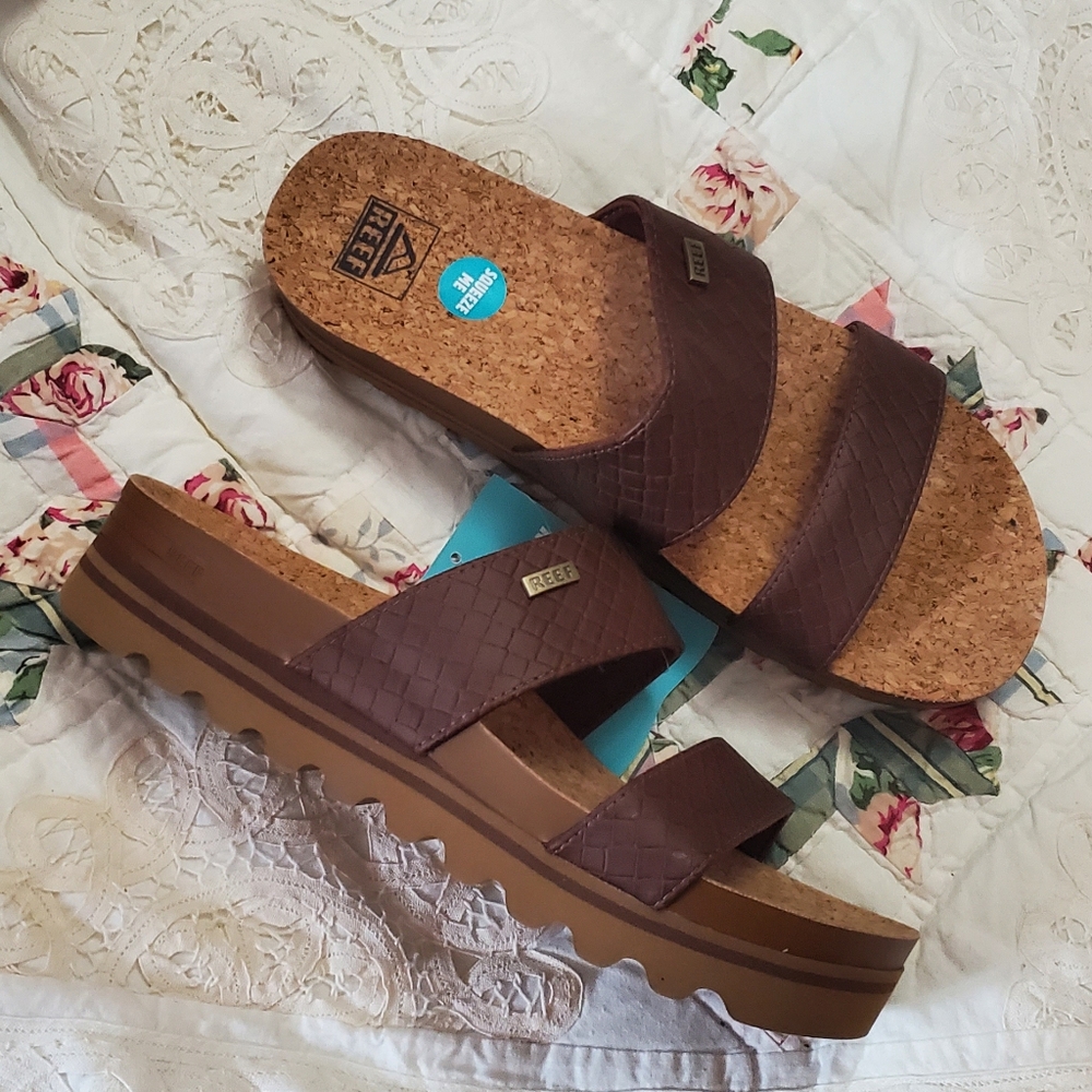 Teva Brown Sandals - Picture 13 of 14